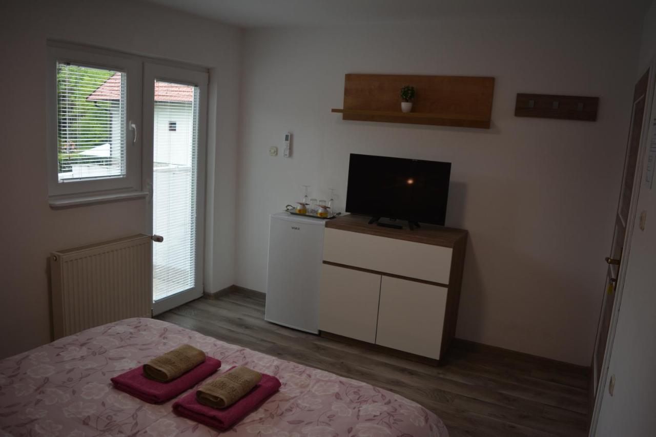 Rooms Lucijana Jezerce Exterior photo