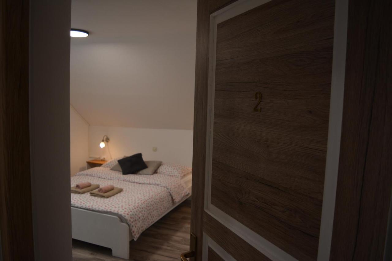 Rooms Lucijana Jezerce Exterior photo