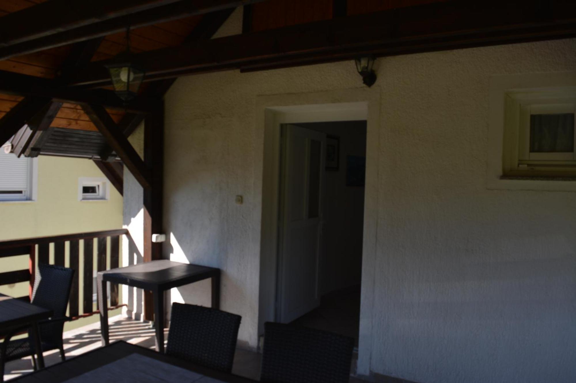 Rooms Lucijana Jezerce Exterior photo